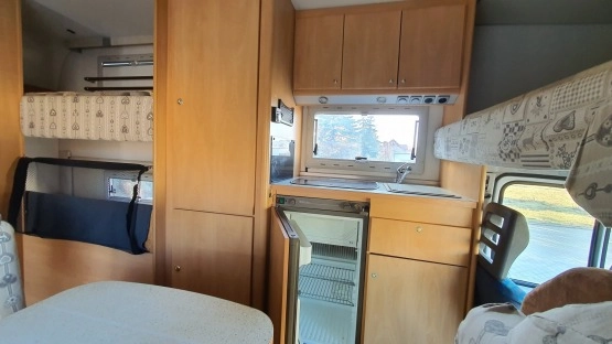                         Fiat Ducato 2,8 JTD - zabudowa BURSTNER - TV-sat, solar, 6-osobowy !!! - zdjęcie 11
                        