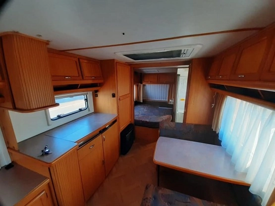                         Przyczepa kempingowa LMC Dominant 640 + przedsionek - zdjęcie 5
                        