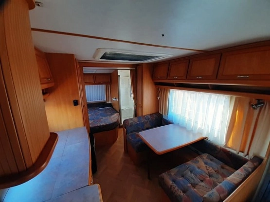                         Przyczepa kempingowa LMC Dominant 640 + przedsionek - zdjęcie 9
                        