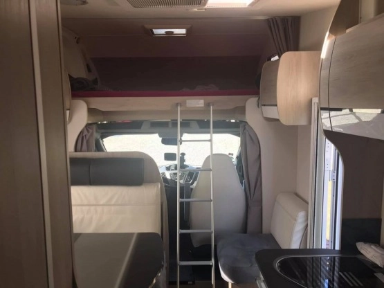                         Sprzedam Kamper CHAUSSON 714 GA - zdjęcie 12
                        