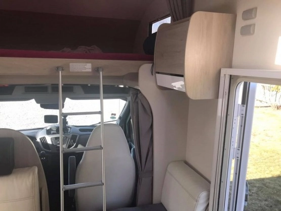                         Sprzedam Kamper CHAUSSON 714 GA - zdjęcie 14
                        