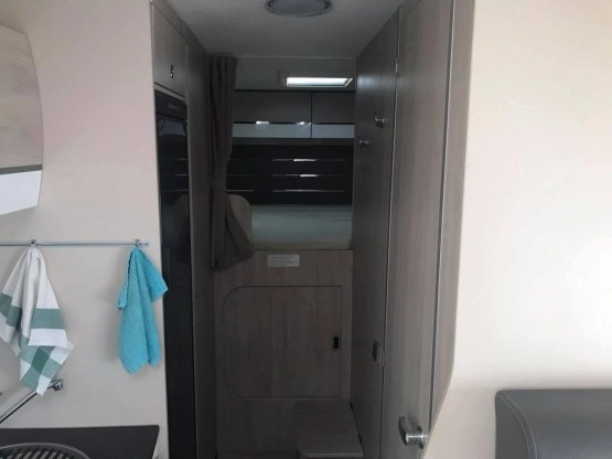                         Sprzedam Kamper CHAUSSON 714 GA - zdjęcie 15
                        