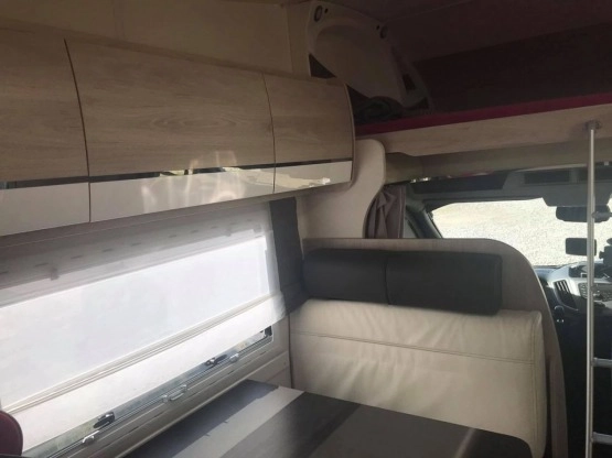                         Sprzedam Kamper CHAUSSON 714 GA - zdjęcie 19
                        