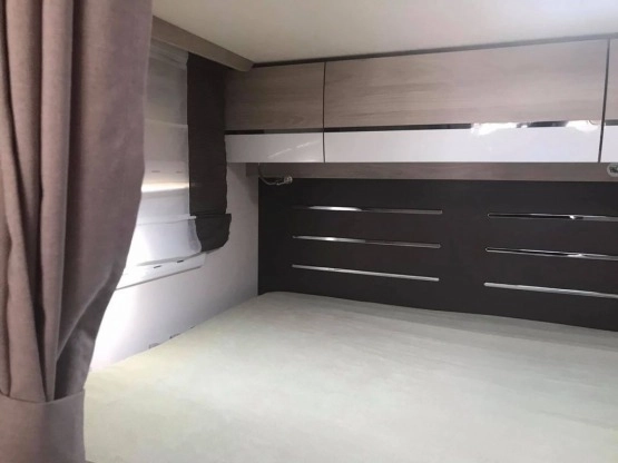                         Sprzedam Kamper CHAUSSON 714 GA - zdjęcie 4
                        