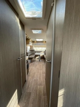                         Przyczepa Dethleffs Exclusiv 760DR 2018 rok - zdjęcie 10
                        