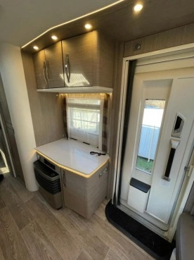                         Przyczepa Dethleffs Exclusiv 760DR 2018 rok - zdjęcie 11
                        