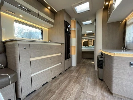                         Przyczepa Dethleffs Exclusiv 760DR 2018 rok - zdjęcie 12
                        