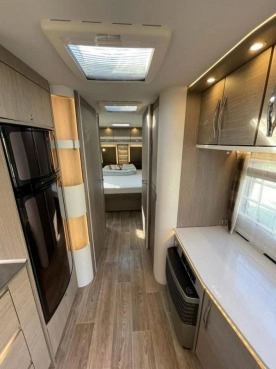                         Przyczepa Dethleffs Exclusiv 760DR 2018 rok - zdjęcie 14
                        