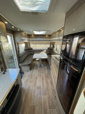                         Przyczepa Dethleffs Exclusiv 760DR 2018 rok - zdjęcie 15
                        