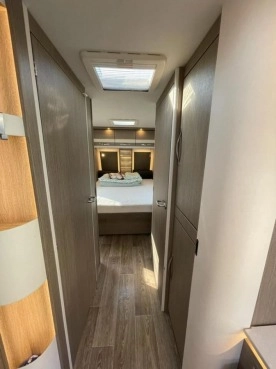                         Przyczepa Dethleffs Exclusiv 760DR 2018 rok - zdjęcie 9
                        