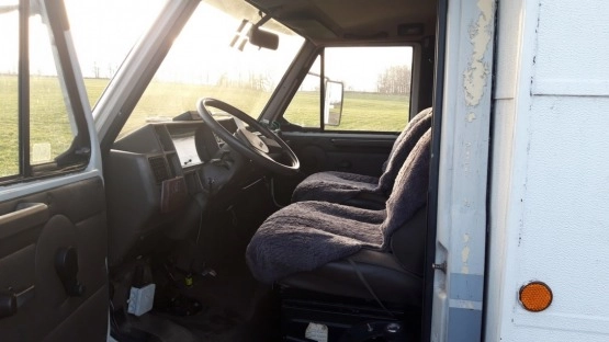                         kamper fiat ducato 1987 - zdjęcie 9
                        