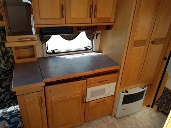                         Hobby 540 Exclusive, rok 2001, dmc 1500 kg. Stan bdb - zdjęcie 5
                        