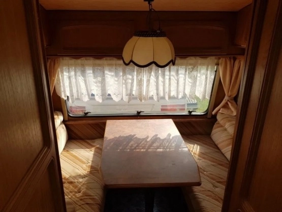                         Przyczepa kempingowa TABBERT Comtesse 515, 5.5 m, rok 1990, przedsionek. Stan BDB - zdjęcie 4
                        