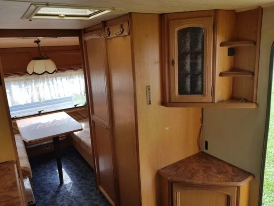                         Przyczepa kempingowa TABBERT Comtesse 515, 5.5 m, rok 1990, przedsionek. Stan BDB - zdjęcie 5
                        