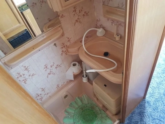                         Przyczepa kempingowa TABBERT Comtesse 515, 5.5 m, rok 1990, przedsionek. Stan BDB - zdjęcie 7
                        