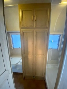                         Przyczepa kempingowa Abbey Compass Connoisseur 4 os., duża łazienka - zdjęcie 3
                        