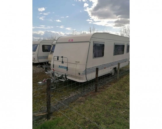                         Adria Unica 502 1998 r., DMC 1300 kg, markiza, mover, bojler wody, bagażnik na rowery, dwa osobne łóżka - zdjęcie 1
                        