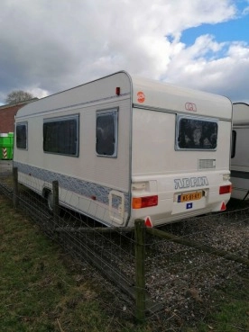                         Adria Unica 502 1998 r., DMC 1300 kg, markiza, mover, bojler wody, bagażnik na rowery, dwa osobne łóżka - zdjęcie 4
                        