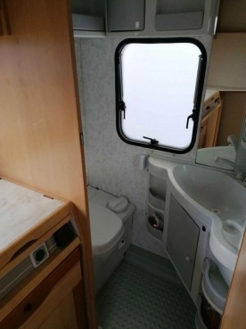                         Adria Unica 502 1998 r., DMC 1300 kg, markiza, mover, bojler wody, bagażnik na rowery, dwa osobne łóżka - zdjęcie 7
                        