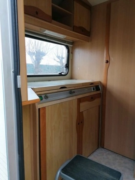                         Adria Unica 502 1998 r., DMC 1300 kg, markiza, mover, bojler wody, bagażnik na rowery, dwa osobne łóżka - zdjęcie 8
                        