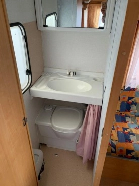                         Przyczepa Caravelair Silver 395 z 2000 r. - zdjęcie 11
                        