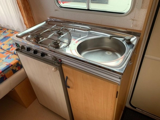                         Przyczepa Caravelair Silver 395 z 2000 r. - zdjęcie 16
                        