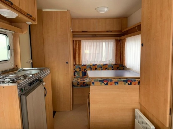                         Przyczepa Caravelair Silver 395 z 2000 r. - zdjęcie 17
                        