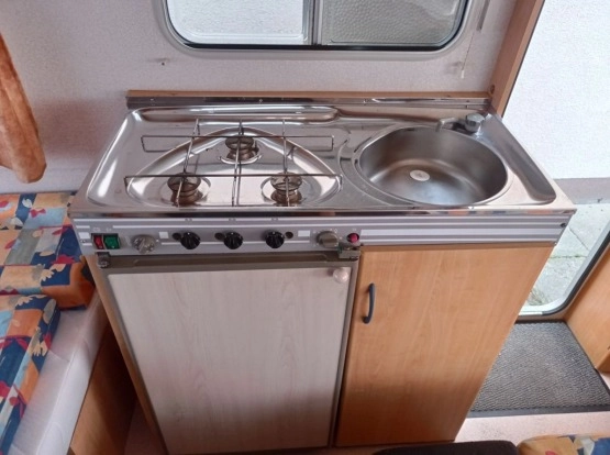                         Przyczepa Caravelair Silver 395 z 2000 r. - zdjęcie 5
                        