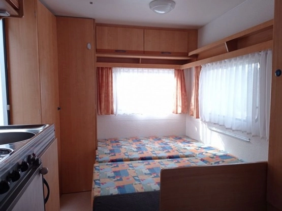                         Przyczepa Caravelair Silver 395 z 2000 r. - zdjęcie 7
                        