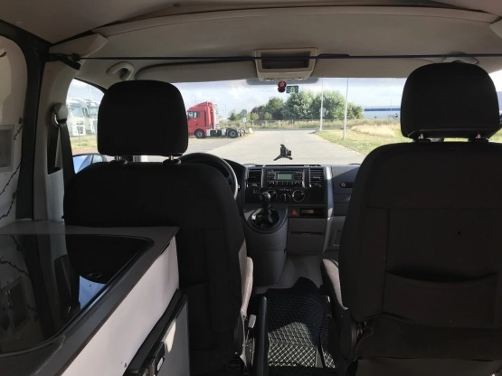                         Kamper Transporter Volkswagen - zdjęcie 9
                        