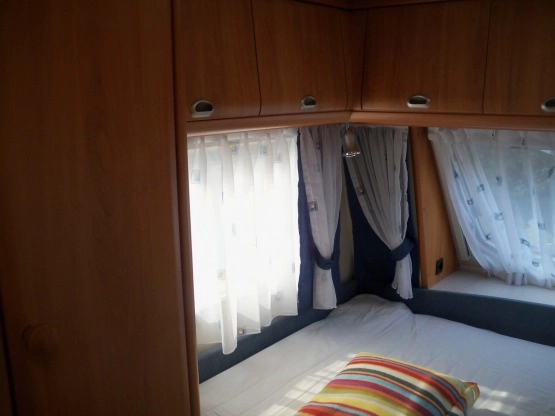                         Sprzedam Hobby 400 - zdjęcie 7
                        