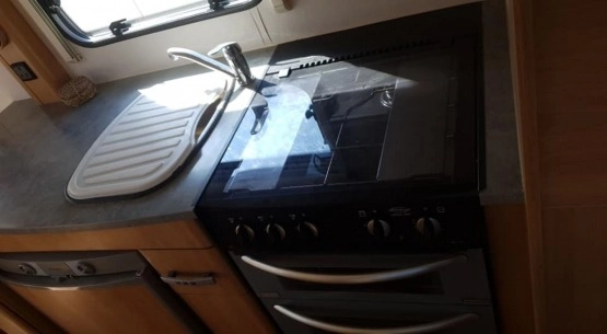                         Przyczepa kempingowa Lunar Quasar z 2008 r. - zdjęcie 16
                        