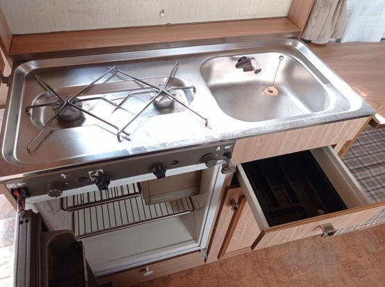                         Eura Caravan 390, 1985 r. - zdjęcie 9
                        