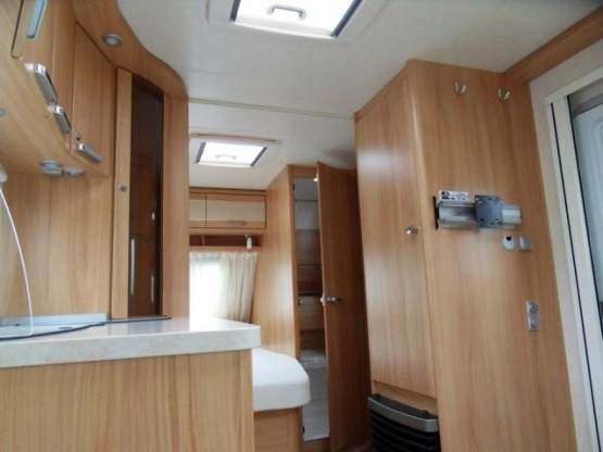                         Przyczepa kempingowa WILK VIDA 450 HTD  - zdjęcie 5
                        