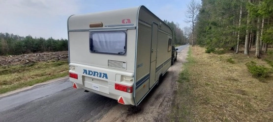                         Sprzedam przyczepę Adria, dmc 900 kg, z dużym namiotem Izabella - zdjęcie 2
                        