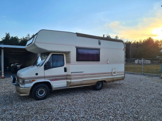                         Fiat Ducato 1.9 D w zabudowie Dethleffs - zdjęcie 2
                        