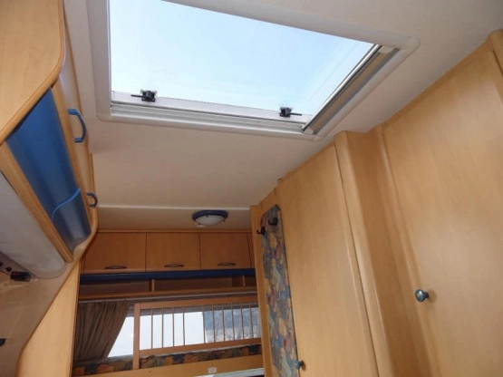                         Hobby de Luxe 400, 1998 r., DMC 1350 kg - zdjęcie 9
                        