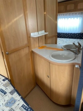                         Przyczepa kempingowa Burstner 5-6 osób, łóżka piętrowe, mover, zarejestrowana - zdjęcie 8
                        