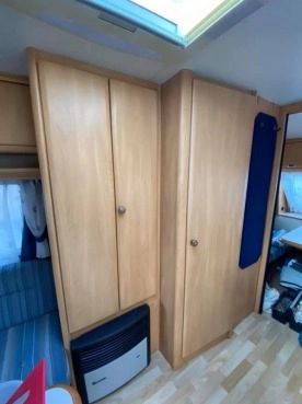                         Przyczepa Hobby de Luxe 450, 2004 r. - zdjęcie 10
                        