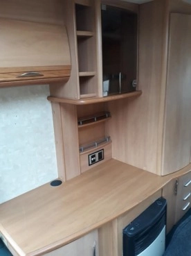                         Sprzedam przyczepę marki Swift Conqueror 640, 2002 r. - zdjęcie 9
                        