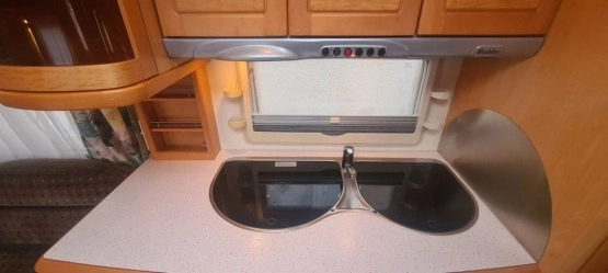                         Przyczepa Hobby 560 Exclusive 2005 r., przedsionek, stan idealny - zdjęcie 10
                        