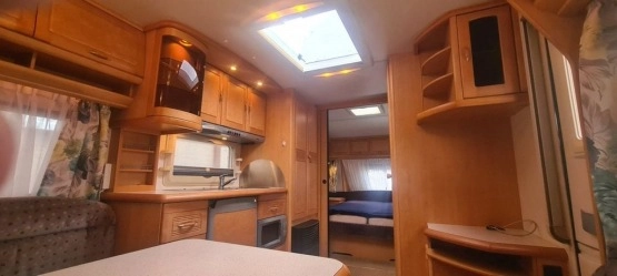                         Przyczepa Hobby 560 Exclusive 2005 r., przedsionek, stan idealny - zdjęcie 14
                        