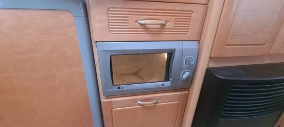                         Przyczepa Hobby 560 Exclusive 2005 r., przedsionek, stan idealny - zdjęcie 15
                        