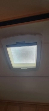                         Przyczepa Hobby 560 Exclusive 2005 r., przedsionek, stan idealny - zdjęcie 16
                        