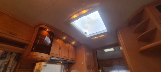                         Przyczepa Hobby 560 Exclusive 2005 r., przedsionek, stan idealny - zdjęcie 17
                        