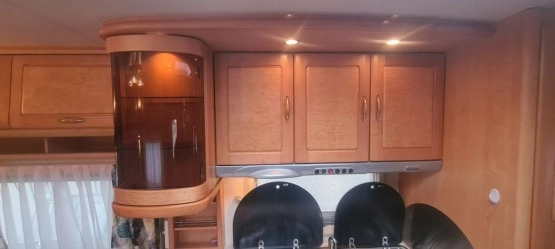                         Przyczepa Hobby 560 Exclusive 2005 r., przedsionek, stan idealny - zdjęcie 9
                        