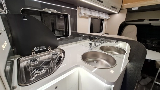                         Ford Magis 84 M Kamper 5-osobowy wynajem NOWY 2021r. Wypożycz! - zdjęcie 4
                        