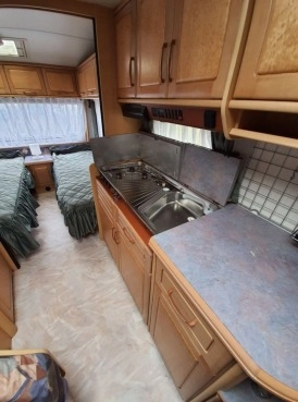                         Sprzedam piękną przyczepę Hobby 495 Exclusive + namiot Isabella - zdjęcie 25
                        