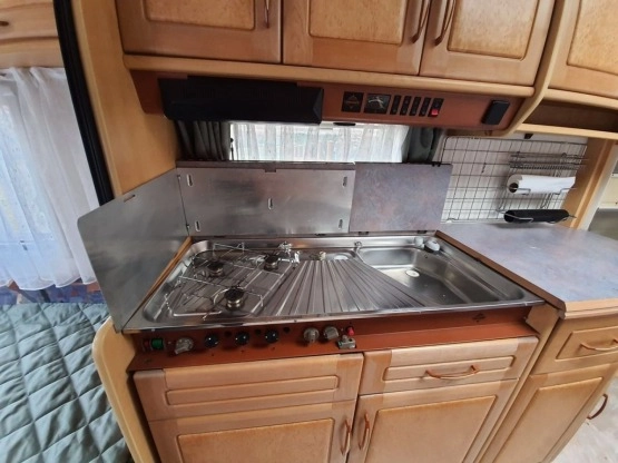                         Sprzedam piękną przyczepę Hobby 495 Exclusive + namiot Isabella - zdjęcie 26
                        