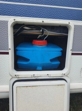                         Sprzedam piękną przyczepę Hobby 495 Exclusive + namiot Isabella - zdjęcie 7
                        